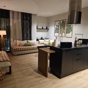 Captivating 2-bed In Appartement